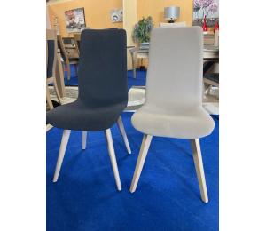 Chaises contemporaines en bois