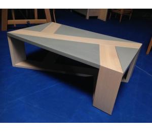 TABLE DE SALON en chêne, façon béton L110 P65 H37cm 693€ net TTC  + 2.20€ d'éco-participation (le modèle exposé)