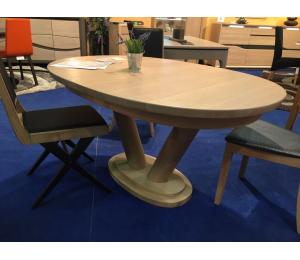 Table ovale pied double colonne. Se réalise en 156 X100cm ou 180/200 X 115cm. De 0 à 3 allonges de 40cm rangées sous le plateau