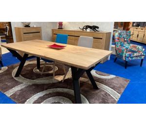 Table Arbre, en chêne massif, L209 x 97/99cm, 2 allonges massives rangées sous le plateau 2 880€ net TTC + 5.30€ d'éco-participation ( Le modèle exposé)