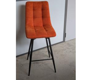Chaise haute A83 coloris orange citrouille (Existe aussi en coloris beige sable, gris anthracite, jaune paille, vert bouteille,bleu cobalt) (possibilité option plateau pivotant à 180°)
