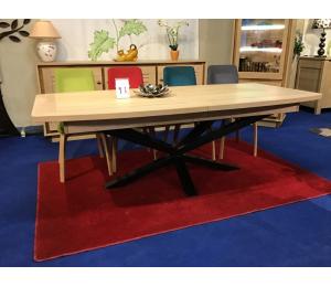 Table ARA en chêne masif 220 x 110 + 4 allonges de 40cm, pied métal, plateau forme tonneau (Les dimensions peuvent être différentes ainsi que la forme du plateau)