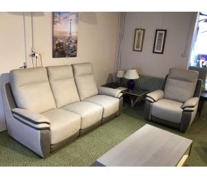Canapé L207 P100 H97cm + fauteuil RELAX ELECTRIQUE OZIO L92 P100 H97cm  5 059.50€ TTC +55.70€ d'éco-participation (36.80€ canapé+ 18.90€ fauteuil) les modèles exposés
