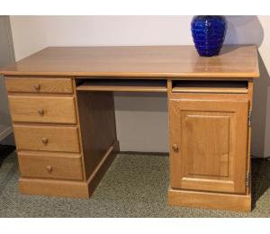 Bureau ministre, en chêne massif L140 P69 H78cm 2177.50€ TTC +6.94€ d'éco-participation(le modèle exposé)